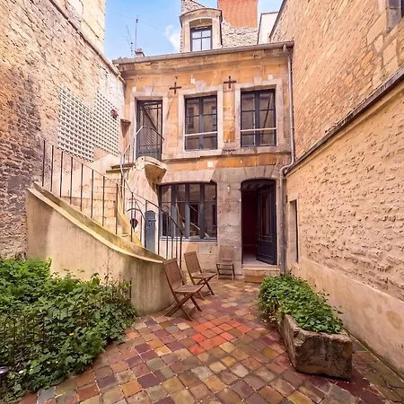 Maison De Charme Avec Terrasse, Hypercentre Caen